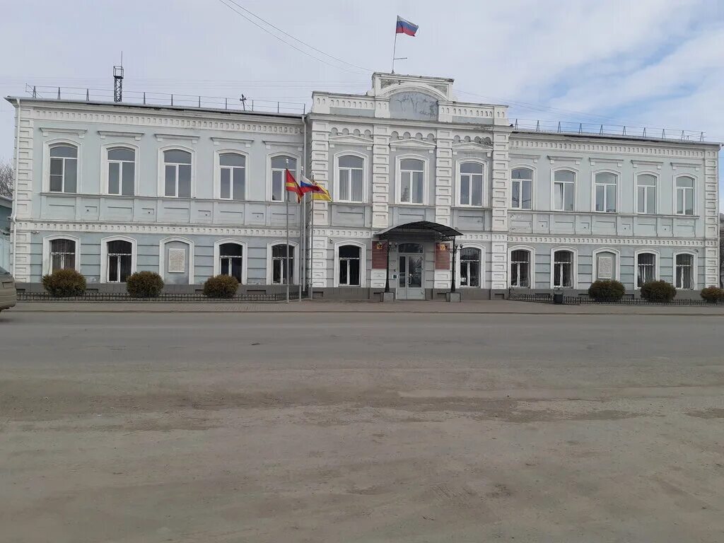 Город работ троицк челябинской области. Администрация города Троицка. Администрация Троицк Челябинская область Климова 7. Вокзал г Троицк Челябинская область. Администрация Троицк Челябинская область.