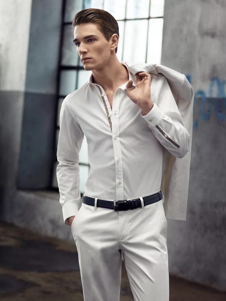 Красивые мужчины в белом. Классический образ мужчины. Элегантный парень. Белая одежда для мужчин. Элегантный стиль мужской.