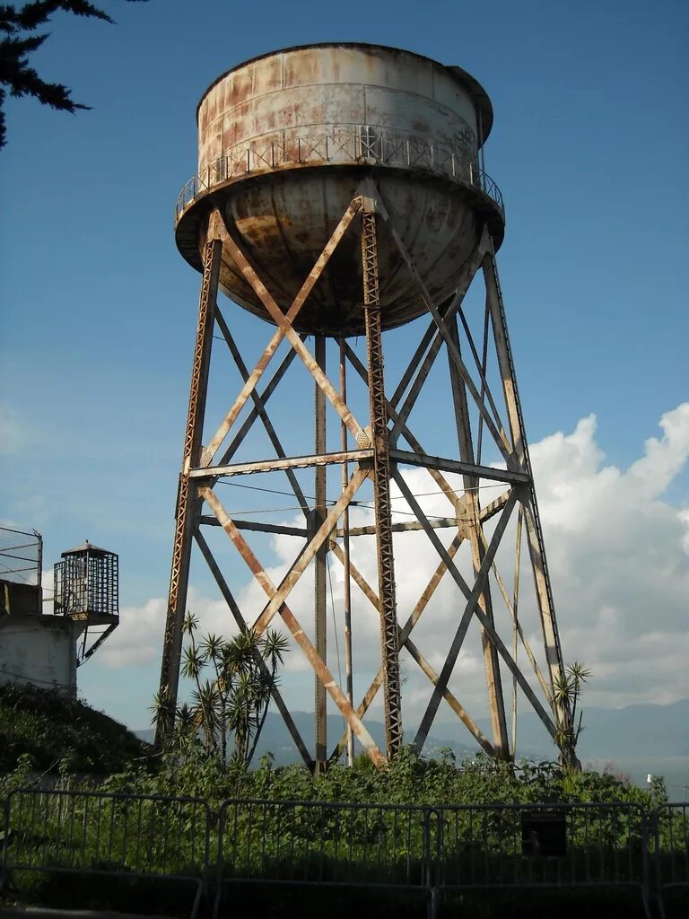 Сооружение водонапорная башня. Водонапорная башня город пестово. Водонапорная башня вассертурм. Геппенер водонапорная башня. Аксеновская водонапорная башня.