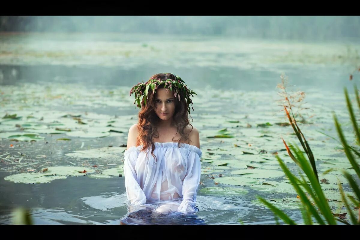 Ханс зацка купальщицы. Наяда нимфа. Ундина мифология. Наяда мифология. Греческая богиня наяда.