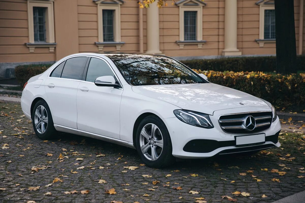 Купить мерседес е 213. Mercedes w213 белый. Мерседес е 213. E213 Mercedes. Мерседес е 213 белый.