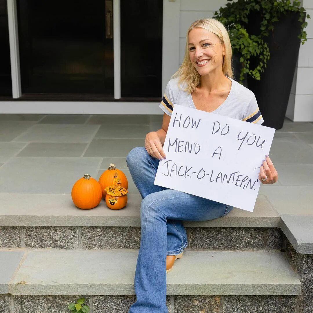 Открытки happy friday. A love of thunder font. Nice autumn friday hello. Happy friday autumn. Happy friday осень.