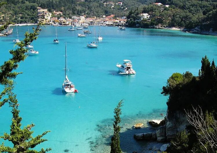 Греция на двоих цена. Paxos Греция остров. Яхтинг Греция Ионическое море. Меганиси остров Греция. Турция яхтинг стоянка бухта.