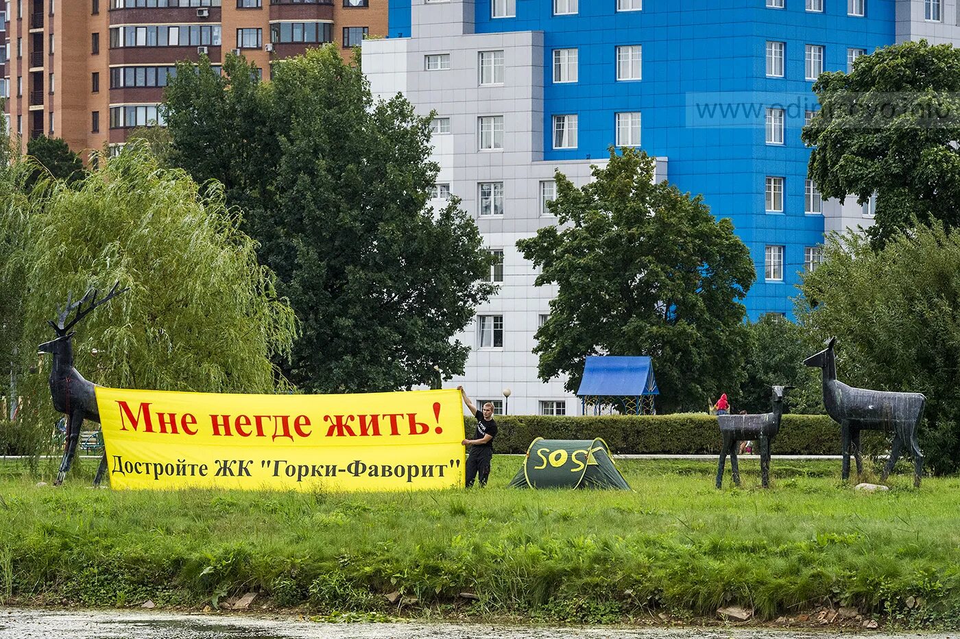 Мне негде жить. Фото негде жить. Негде негде. Негде картинка.