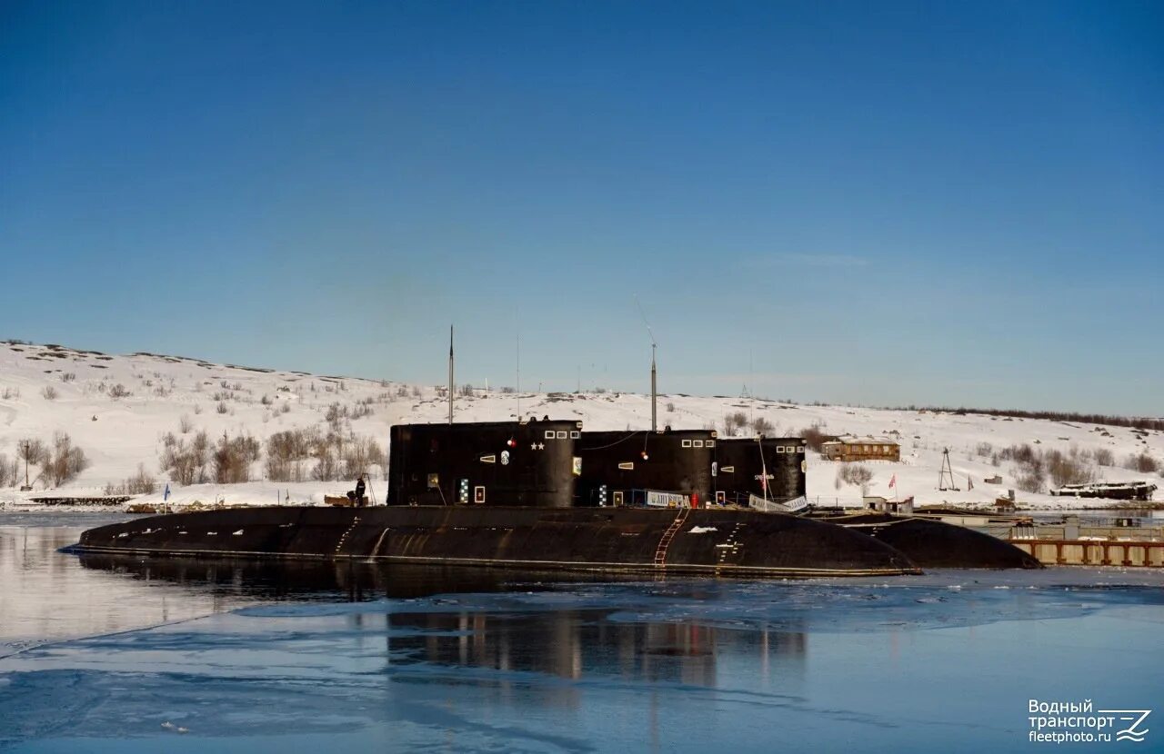 Лиинахамари база подводных лодок. Подводная лодка полярный. Полярный база подводных лодок северного флота. Памятники города полярный мурманской области. Подводная лодка полярный.