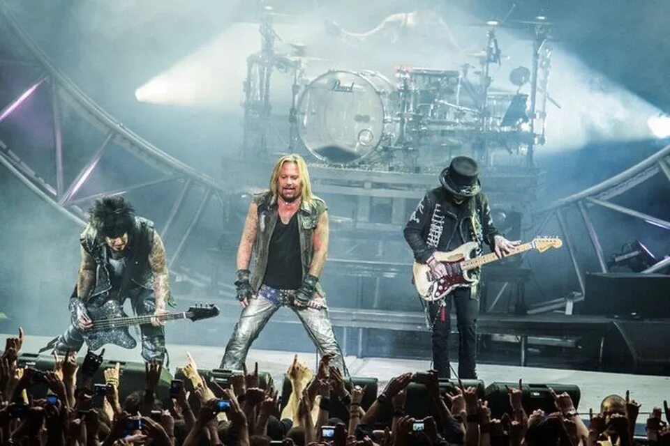 Хард рок концерт. Motley crue. группа mötley crüe. мотли крю фото. группа mötley crüe концерт.