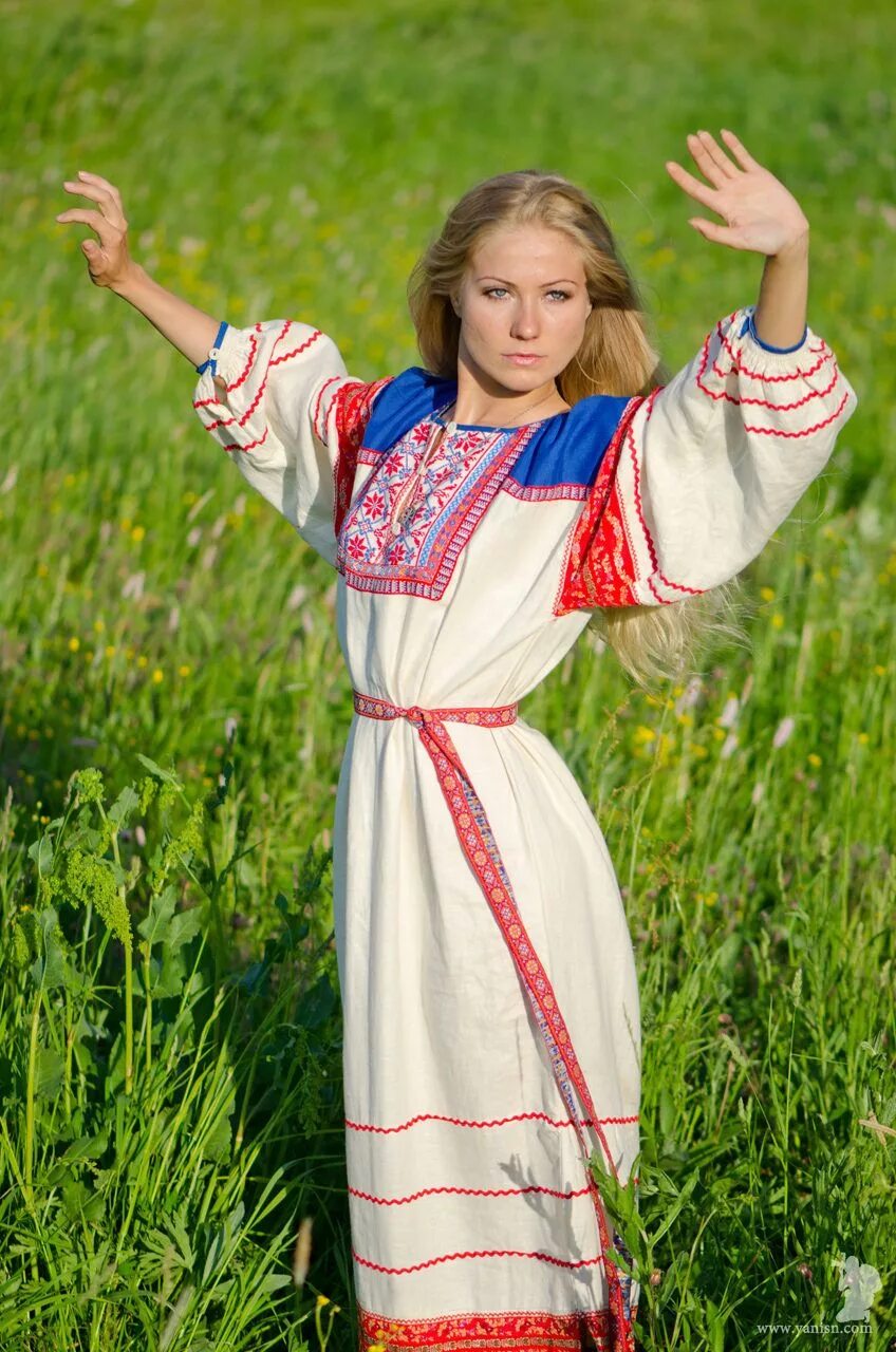 Славянская одежда. Эмиль леконт-верне (charles emile hippolyte lecomte-vernet) картины. Древняя одежда девушек. Древняя славянская одежда. Деревенский наряд.