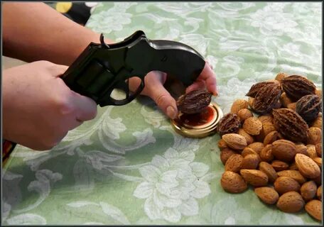 Орехи колются