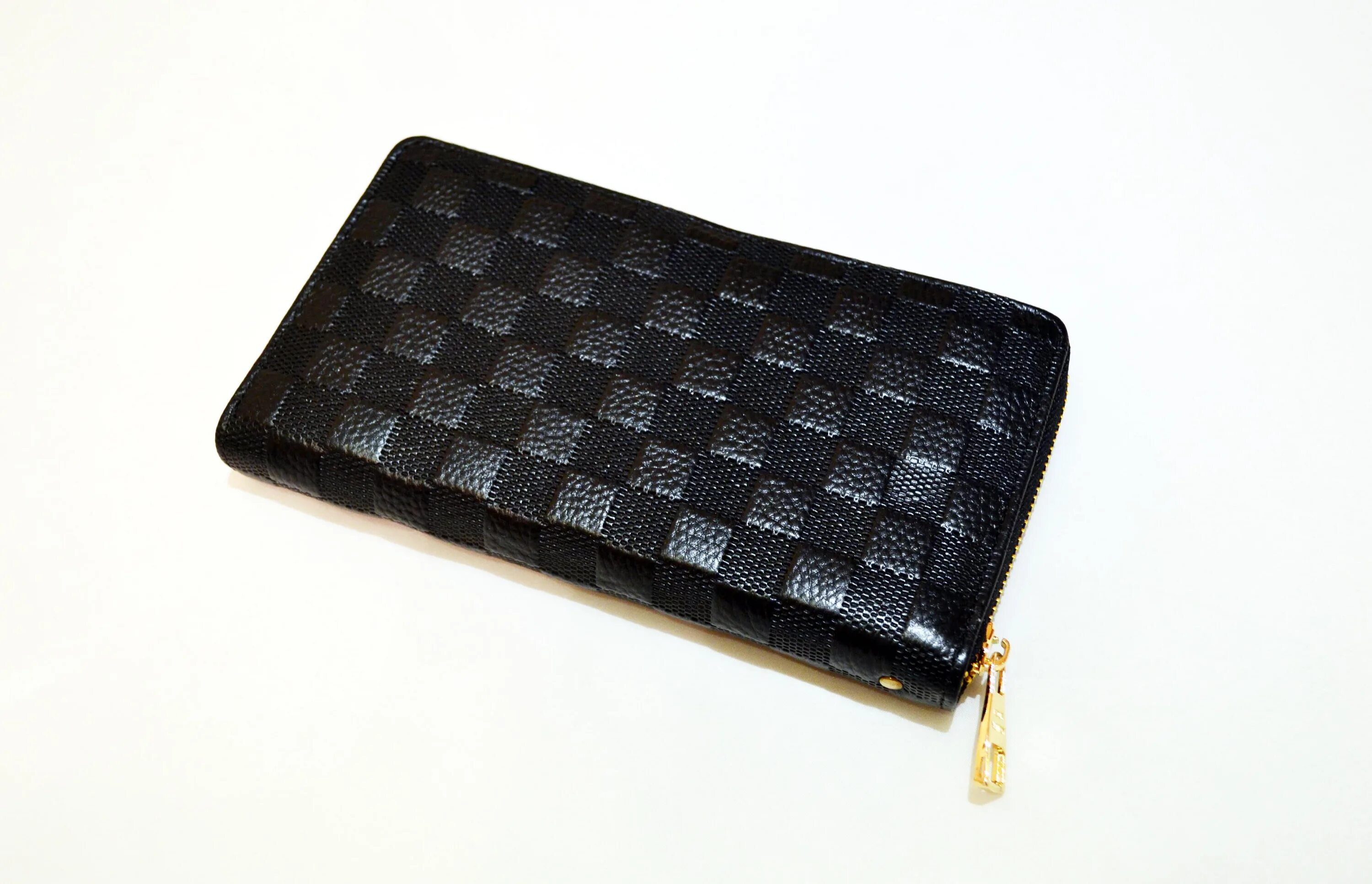 Мужской кошелек луи. Клатч pochette Milla Louis Vuitton. Кошелек мужской клатч Луи Виттон. Клатч мужской Луи вьютон. Клытп Луи витон мужская.