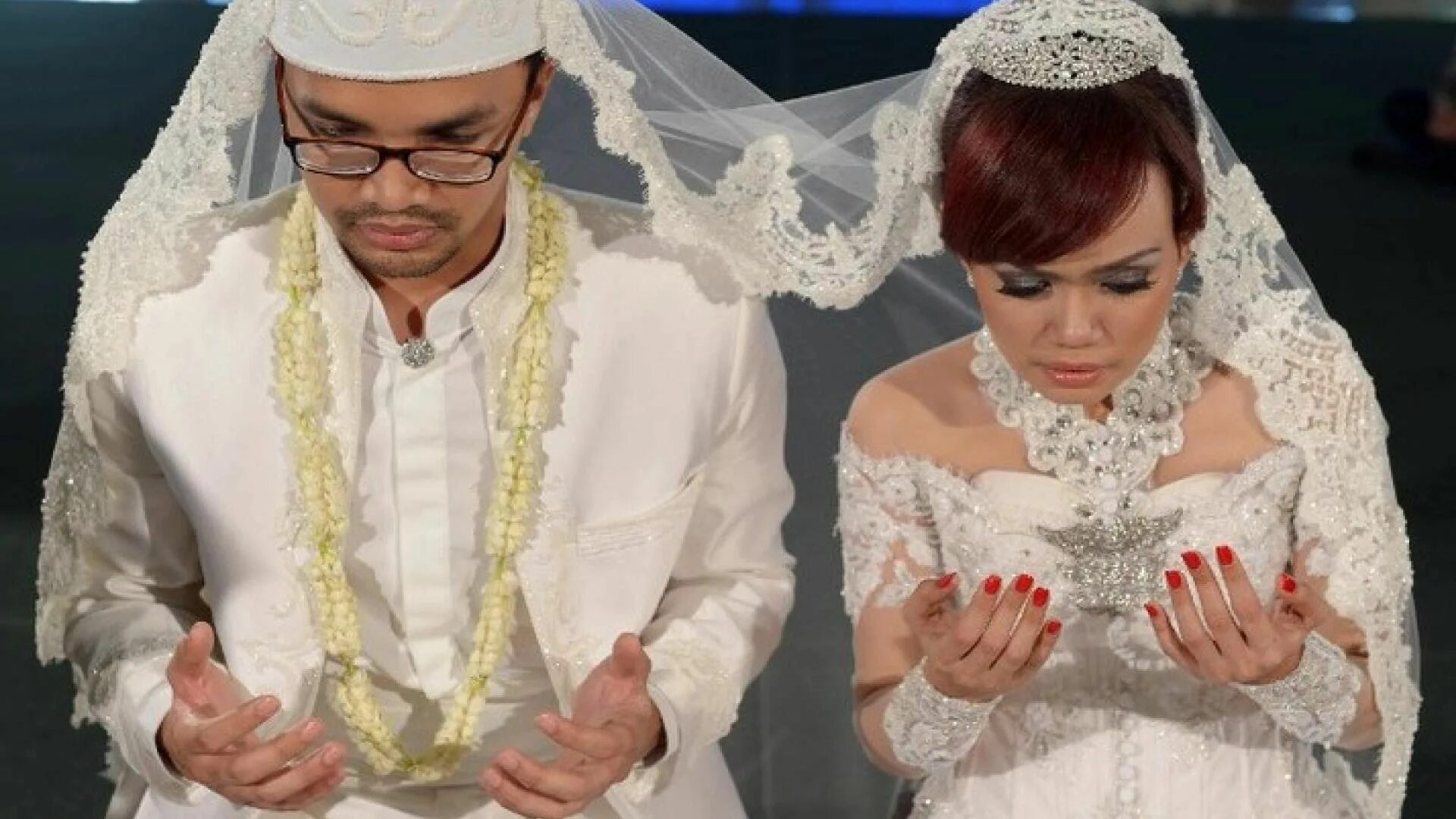 Выходят ли замуж в мае. Межконфессиональные браки. Свадьба в Исламе. Брак с мусульманином.