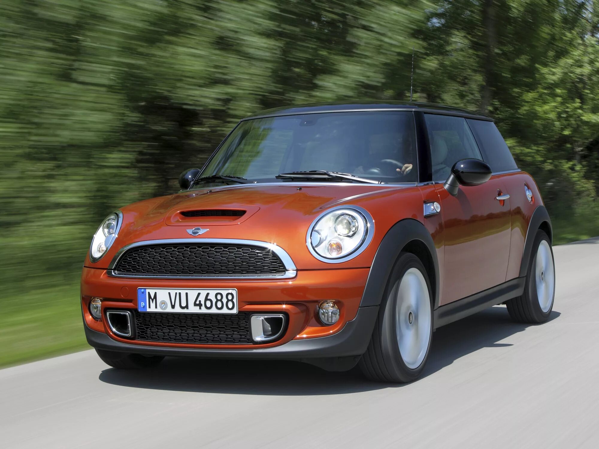 Есть ли мини. Mini Cooper s 2011. Mini Cooper s 2010. Mini Cooper r56 2011. Крайслер мини Купер.