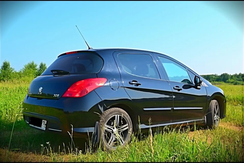 Пежо 308. Peugeot 308 2009. Пежо 308 американки. Пежо 308 с какой стороны бак.