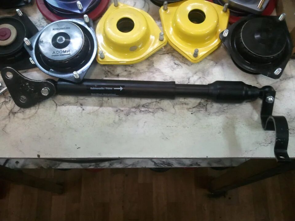 Крепление демпфера рулевой рейки приора. Демпфер приора. Демпфер рулевой рейки калина. Демпфер приора. Рулевой регулировочный болт лада гранта.