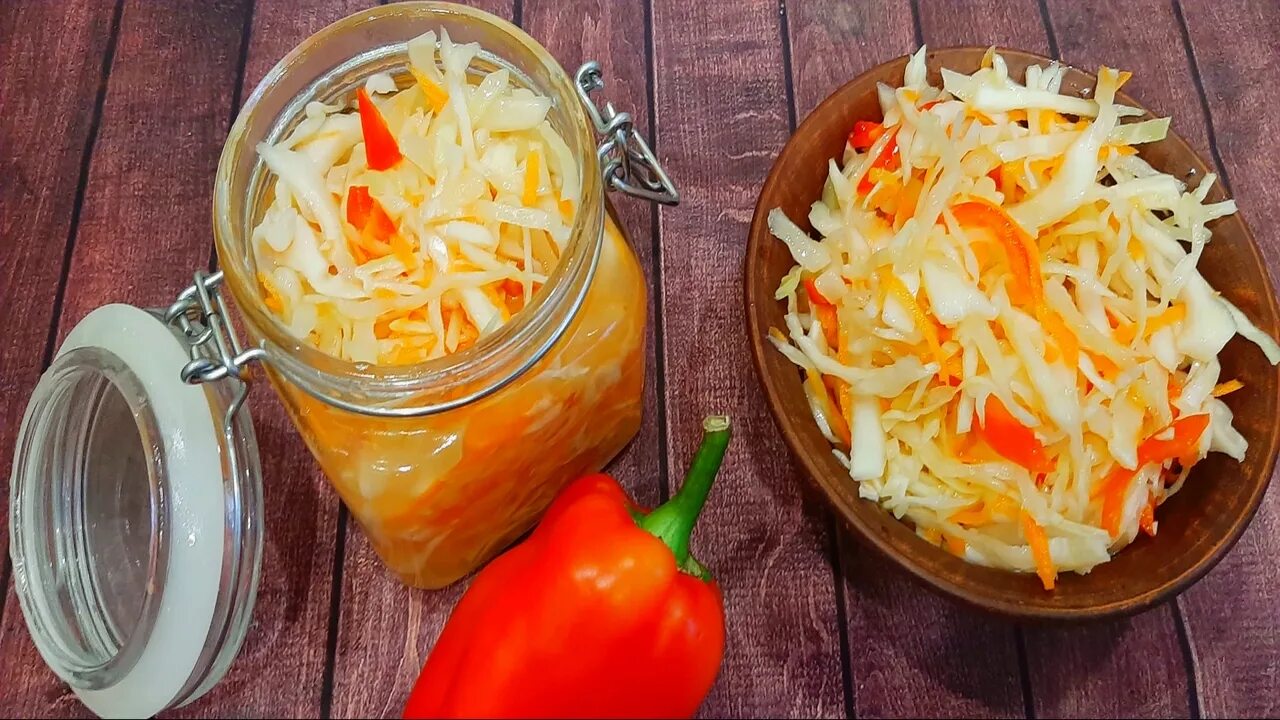Кухня наизнанку капуста на зиму. Капуста в горячем маринаде. салат капустный (в горячем маринаде). капуста с горячим маринадом быстро. кухня наизнанку капуста маринованная быстрая.
