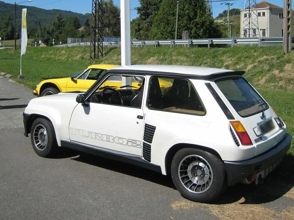 Renault 5 двигатель. Renault 5 Turbo. Renault 5 Turbo 2. Renault 5 1974. Renault 5 - Maxi Turbo 2.