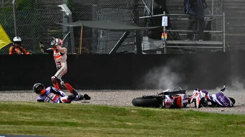 Márquez y Zarco rozan la tragedia en Alemania.