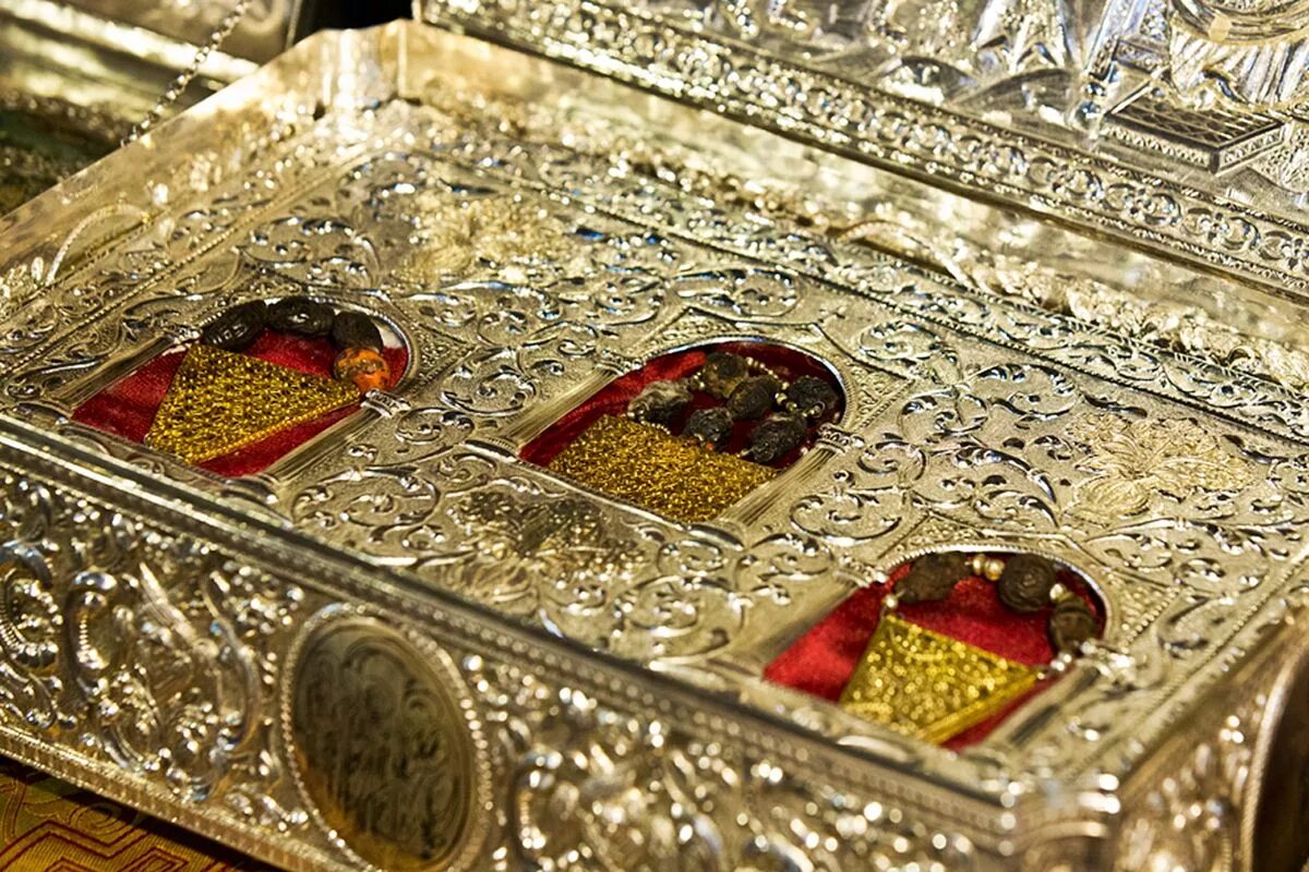 святыня читать. джеймс герберт святыня. святыня читать. книга мусульманские праздники и святыни. мощи преподобного алексия.