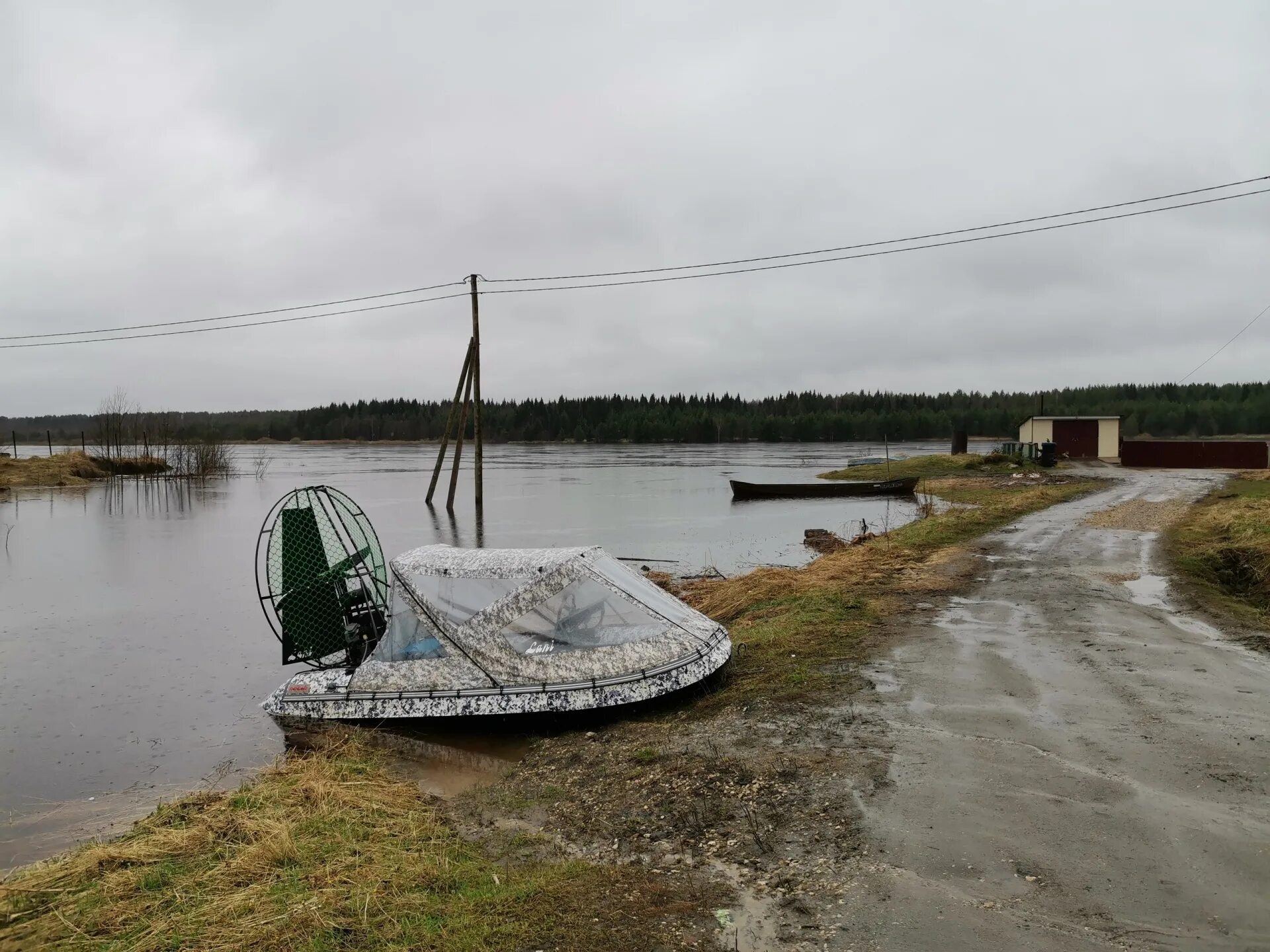 Вода мтаби (нагутская-26. Пэт. Емва. Вычегда река яренск. Вода минеральная славяновская 1,5л.
