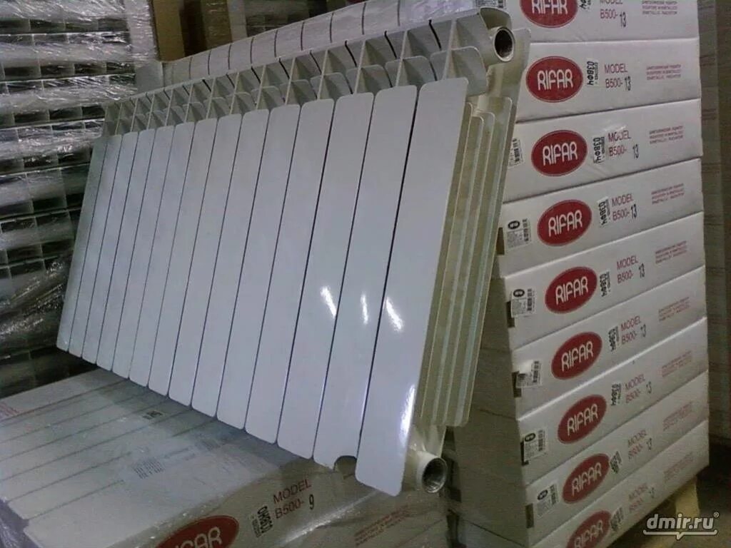 Радиатор бимет. Радиатор radiatori 2000 биметаллический. Склад радиаторов отопления. Батареи для склада. 200*8 секц rifar base.