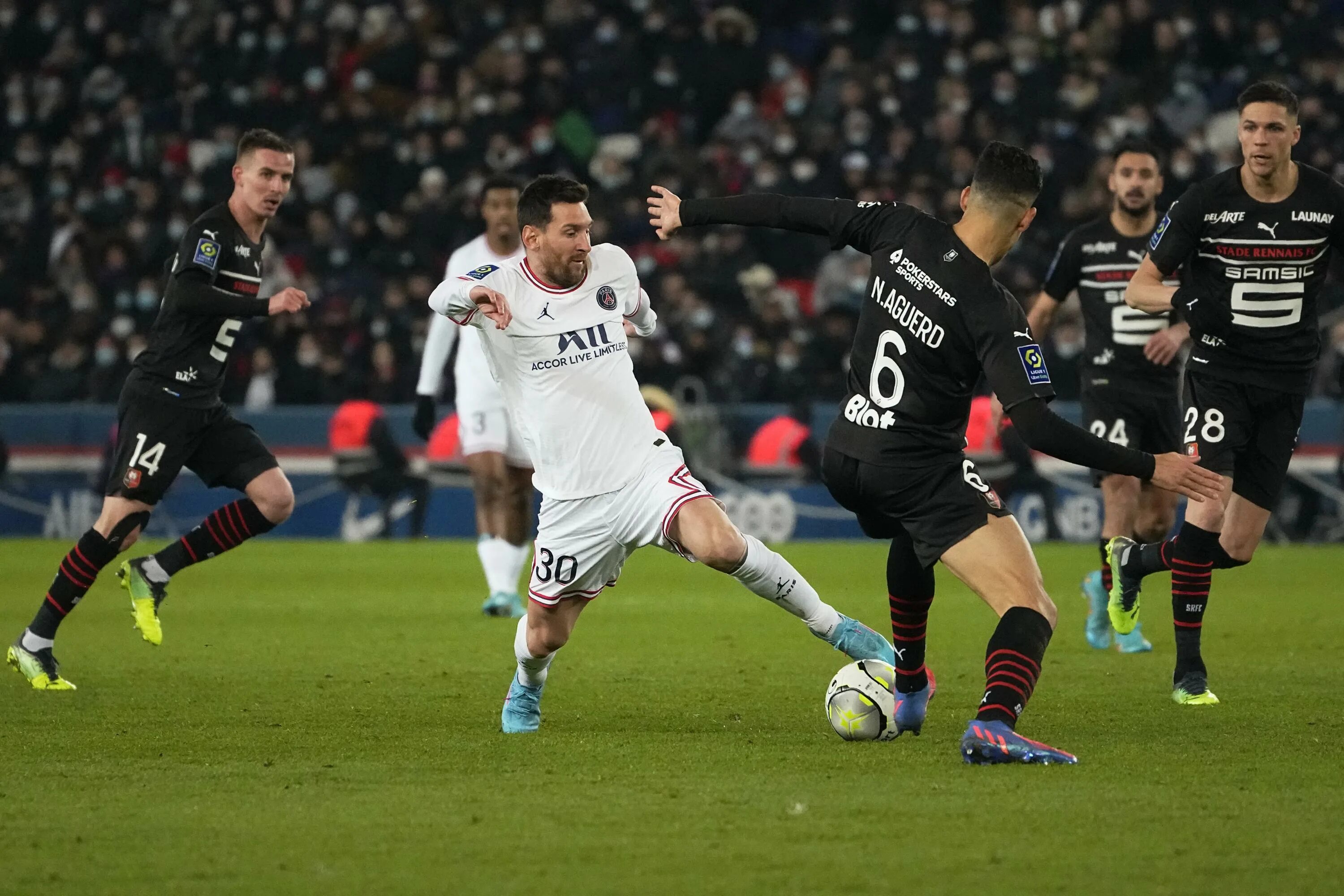 ПСЖ Ренн 1 0. Ренн 1:1 ПСЖ. ПСЖ 1 : 0 Реал Мадрид. Месси и Мбаппе в ПСЖ. Псж реал 1 матч