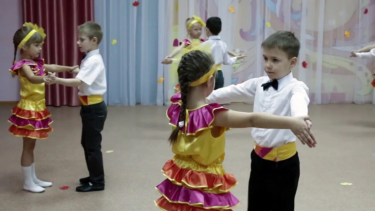 Движение для танца для детей видео. Танцы в детском саду. танцы в доу. дети танцуют в детском саду. танцы детей в детском саду.
