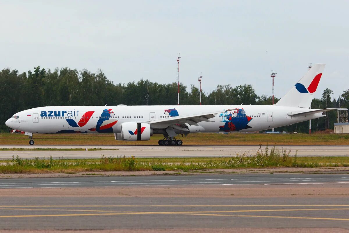 Azur air ручная. 777-300er Azur Air. Азур 777-300. Boeing 777-300er Азур. Boeing 777-300er Azur Air.