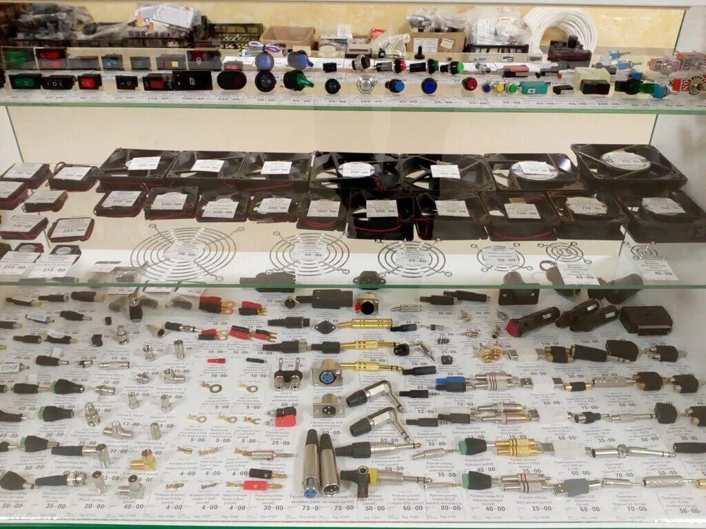 Магазин на красноармейской брянск. Радиотовары ставрополь. Запчасти радиоаппаратуры. Магазин радиодеталей в красноярске. Магазин радиотехники г.