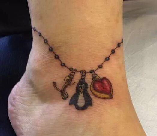 оберег на ноге. тату клевер на щиколотке для девушек. тату браслет на ноге. оберег на ноге. тату на ноге.