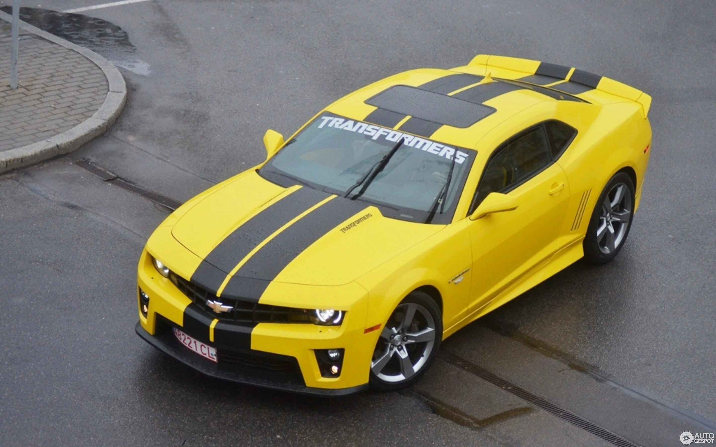 Шевроле Камаро Бамблби. Шевроле Камаро трансформеры. Chevrolet Camaro SS 2019 Бамблби. Шевроле Камаро 2022 Бамблби.