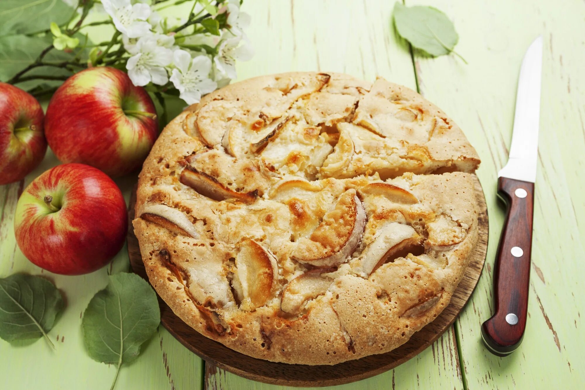 Корнуэльский яблочный пирог. Apple pie (яблочный пирог). Шарлотка с яблоками Юлии Высоцкой. Шарлотка с яблоками классическая. Сладкий пирог с яблоками