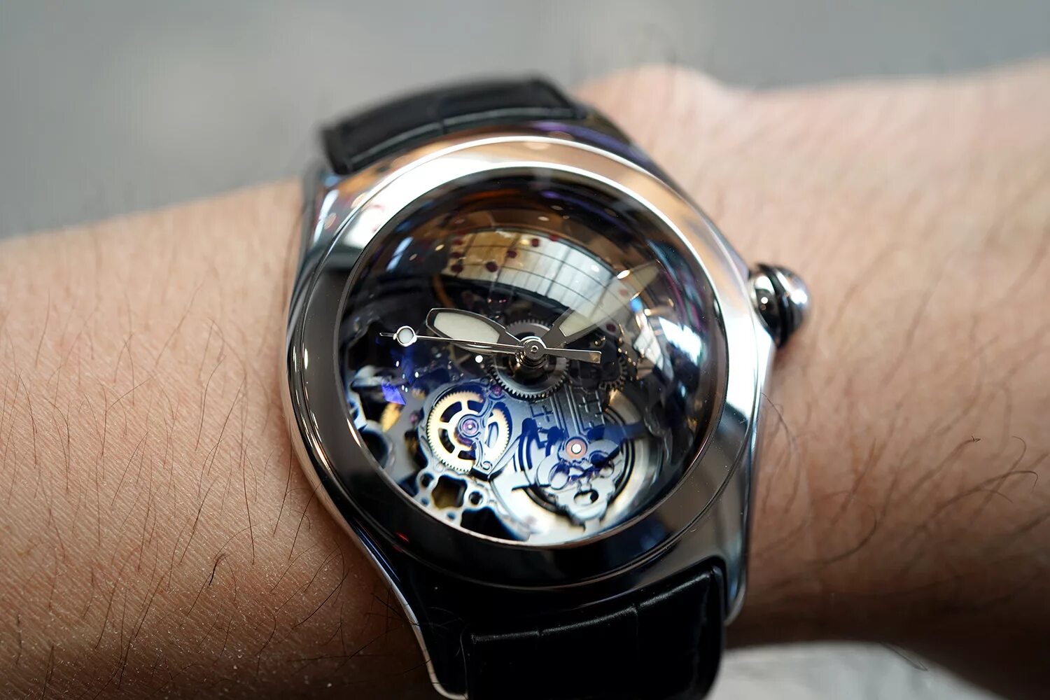 Corum skull часы. бабл часы. корум бабл часы. корум бабл часы. мужские часы corum bubble.