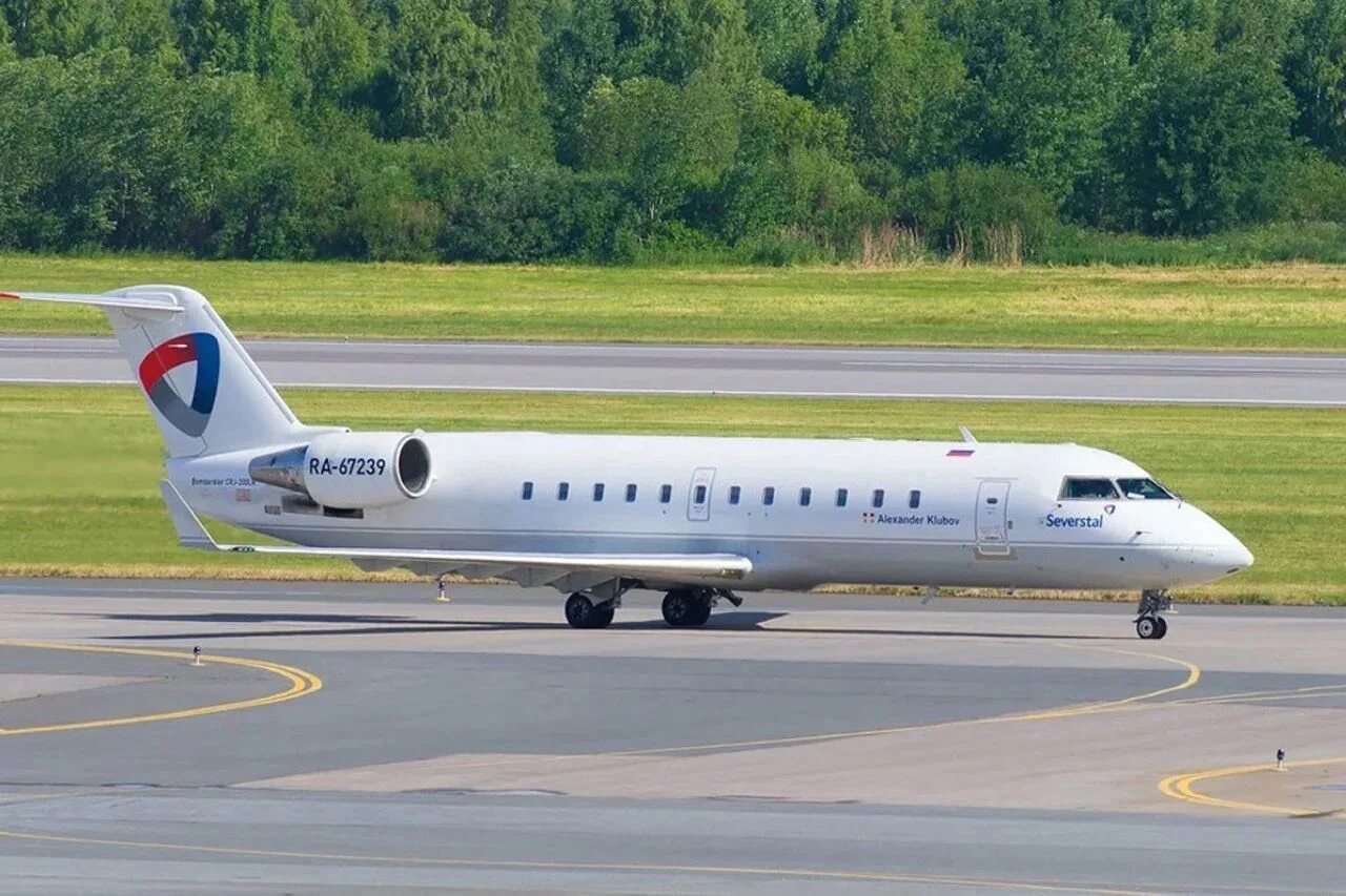 Bombardier crj 200. Bombardier crj200 Северсталь. CRJ-200 Северсталь. Самолёт Bombardier CRJ-200 Северсталь. Суперджет Бомбардье.