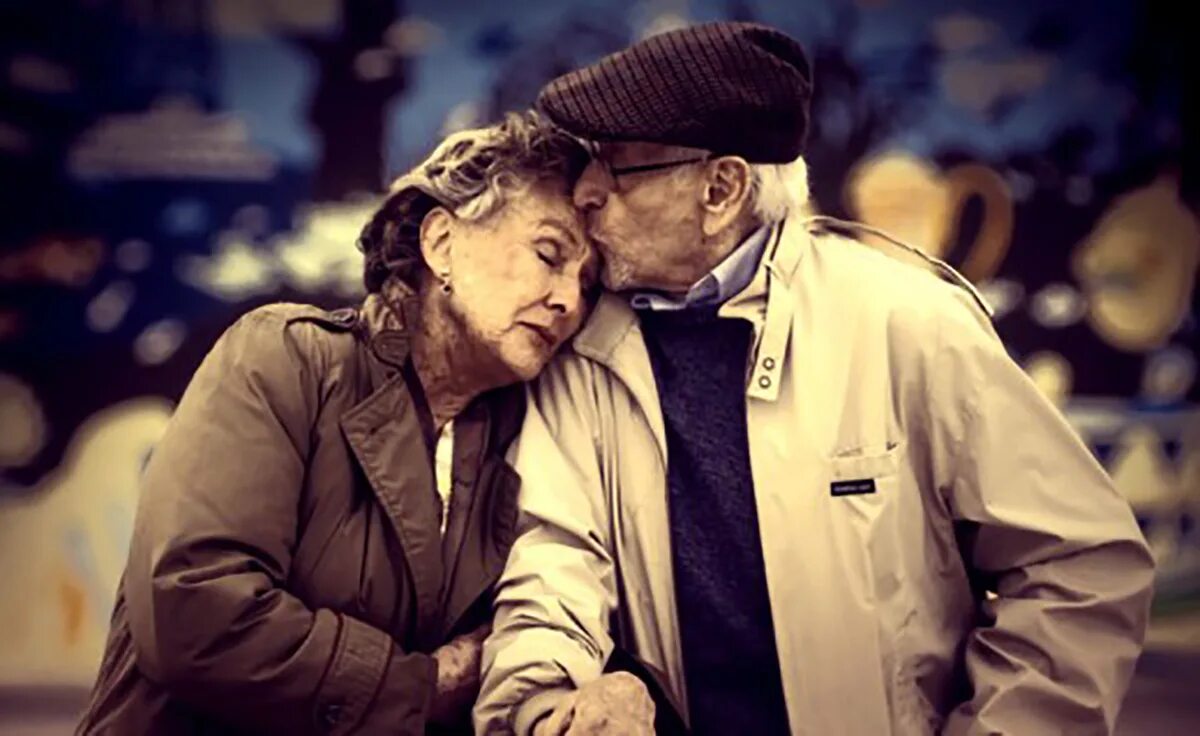 Старики обнимаются. Пола ракса зося. Влюбленные старики. Влюбленные старики. Ночи в роданте (2008).