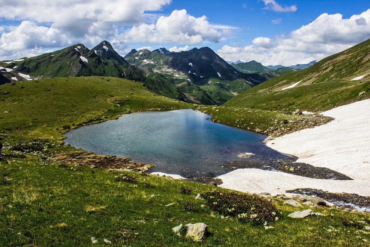 Озеро псенодах. Домик швейцария поле горы озеро. Чучхорское озеро домбай. Долина реки чулышман алтай. Река большая дукка.