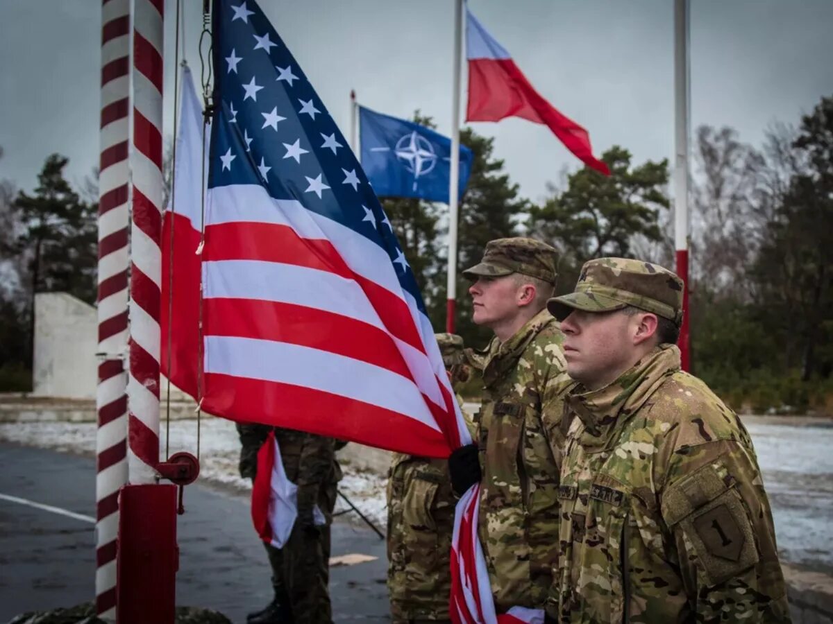 Нато возле границ. База НАТО В Польше. Военные НАТО В Польше. США НАТО. Американские войска в Европе.