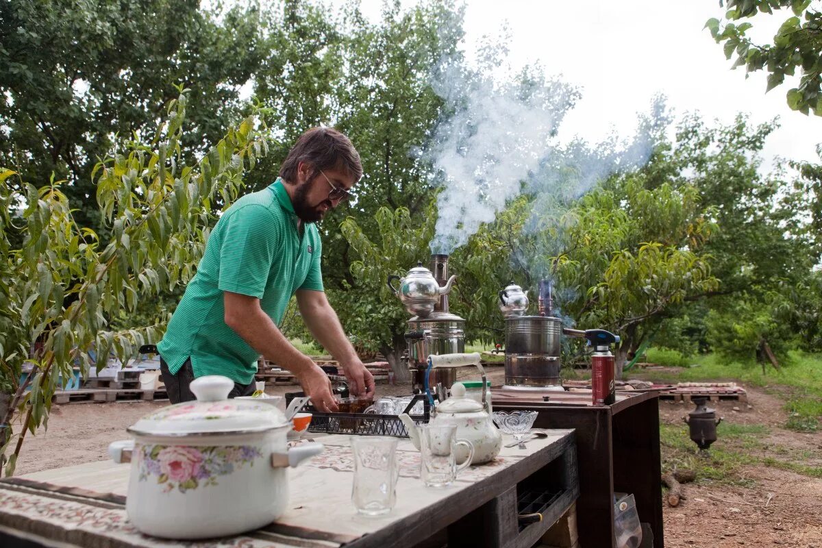 Персиковый сад салмановых дагестан. Персиковый сад салмановых. Ротонда парк дубки. Нескучный сад в москве. Персиковый сад салмановых.