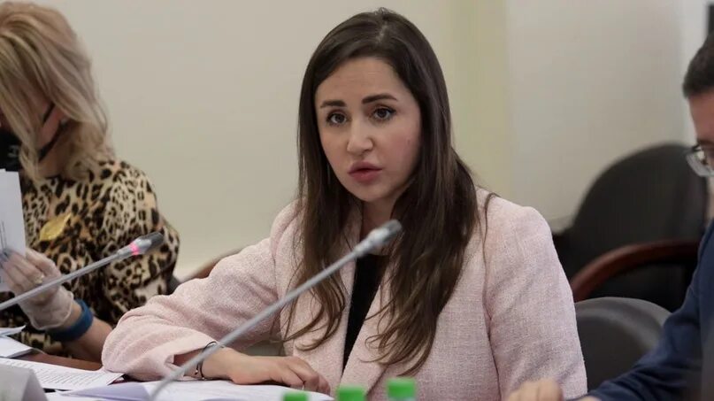 За что уволили мокаева. Увольняйся за забором очередь. За что уволили мокаева. За что уволили мокаева. Директор гимназии 168.