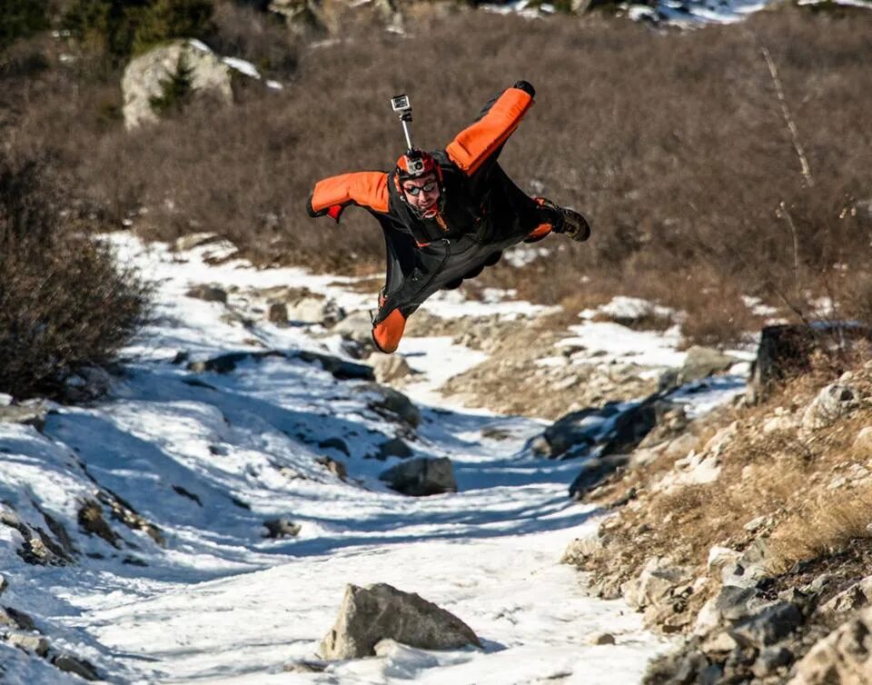 He jumps he had been jumping. Вингсьют полет. Вингсьют приземление. Вингсьют белки летяги. Полет вингсьют горы.