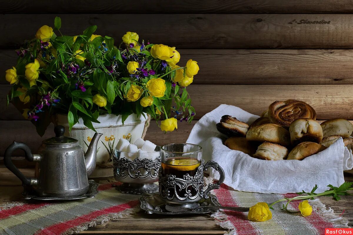 доброе утро натюрморты. солнечные натюрморты с цветами. утренний натюрморт. натюрморт с яблоками. августовский натюрморт.