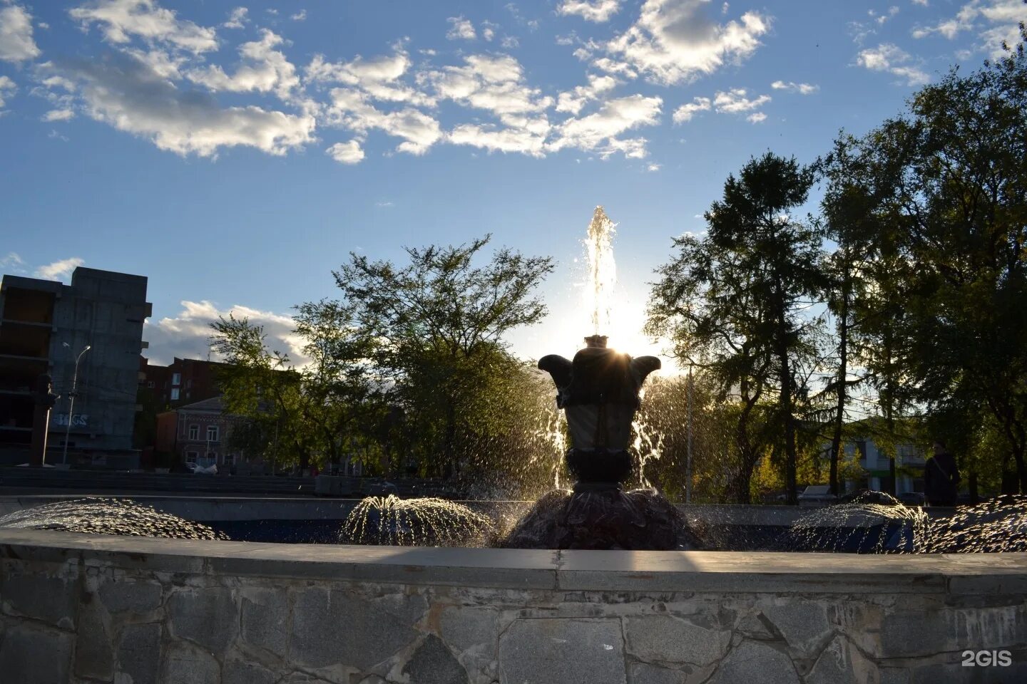 Пионерский сквер нижний тагил. Комсомольская нижний тагил. Памятный камень в комсомольском сквере нижний тагил. Комсомольская нижний тагил. Памятник демидову в нижнем тагиле.