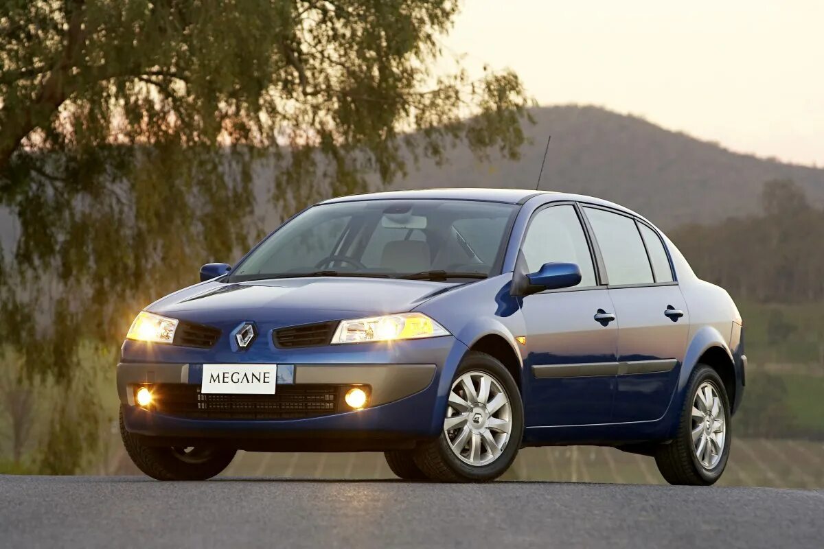 Рено megane. Renault Megane 2. Renault Megane 2002. Рено Меган 2 поколение. Рено Меган 2 поколения седан.