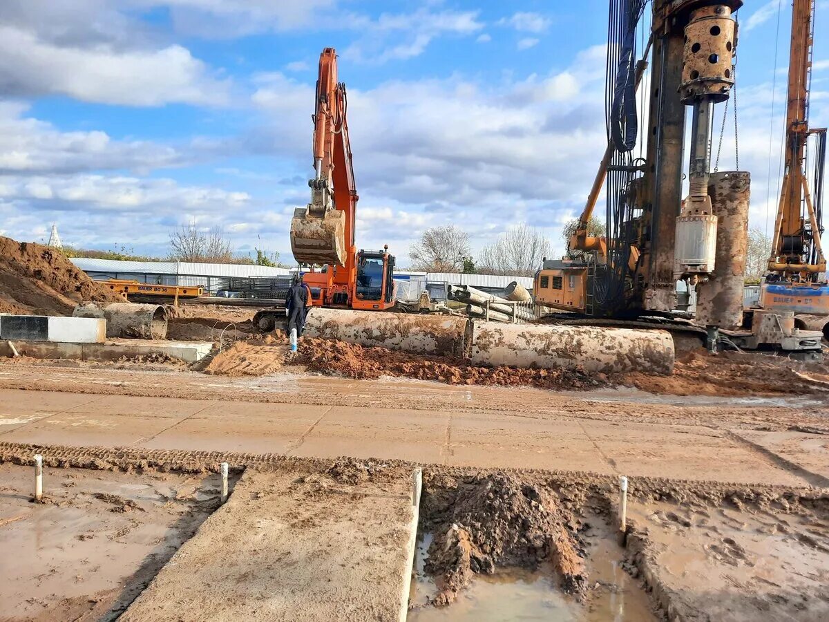 Строящийся город. Застройщики останавливают стройки февраль 2022 года. Почему остановились стройки. Стройка приостановлена. Стройка соцобъектов.