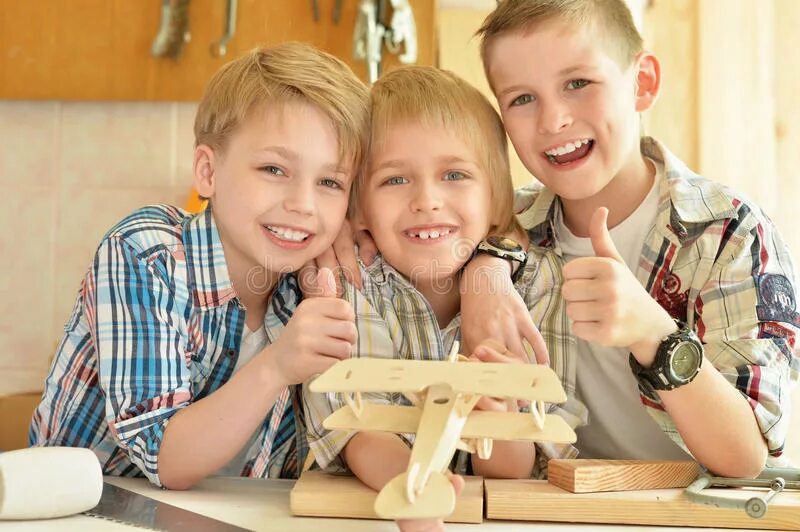 Home boy. A young boy advertising a mac. Working boys 2. How to teach writing back photo. Будущий школьник мышление 4+.