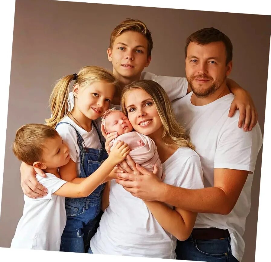 Многодетная семья. Ребенок в семье. Семья с четырьмя детьми. Семейная фотосессия.