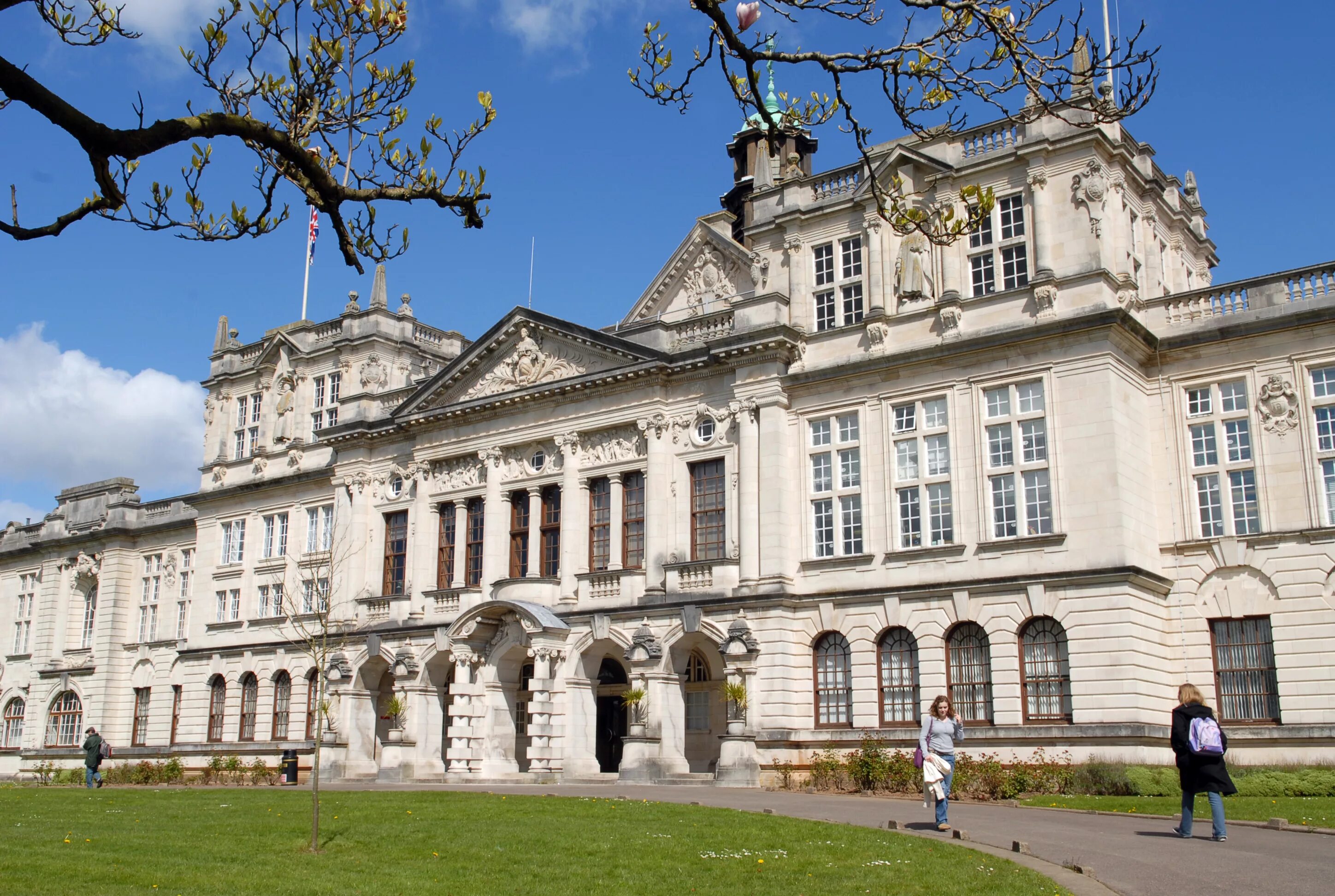 Main university. Университет Кардифф (Cardiff University). Университет Кардиффа университеты Великобритании. Университет Линкольна Англия. Уэльский университет в Лампетере.