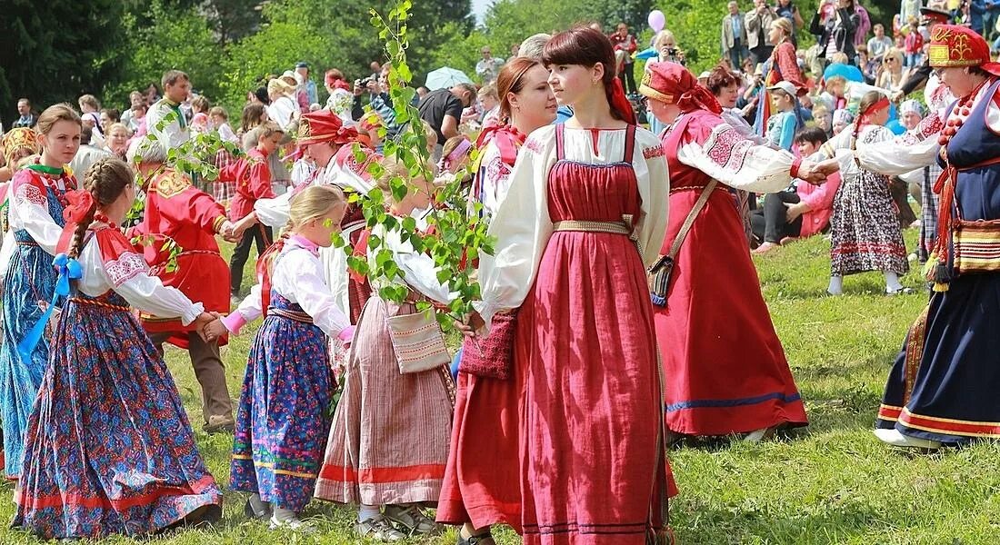 С красной горкой. Красная горка праздник русские народные. Красная горка место. Гулянья на красную горку. Красная горка 2022.