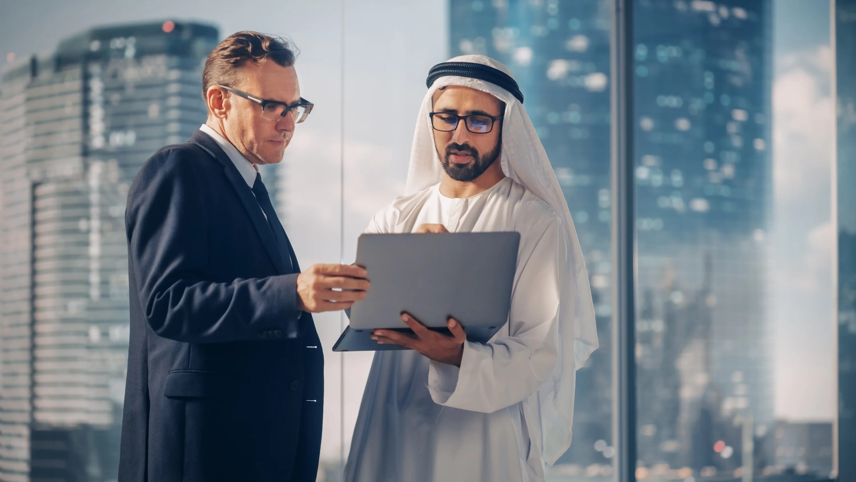Регистрация оаэ. Sorp business center dubai. Этихад абу даби. Фирма эмираты. Араб бизнесмен.