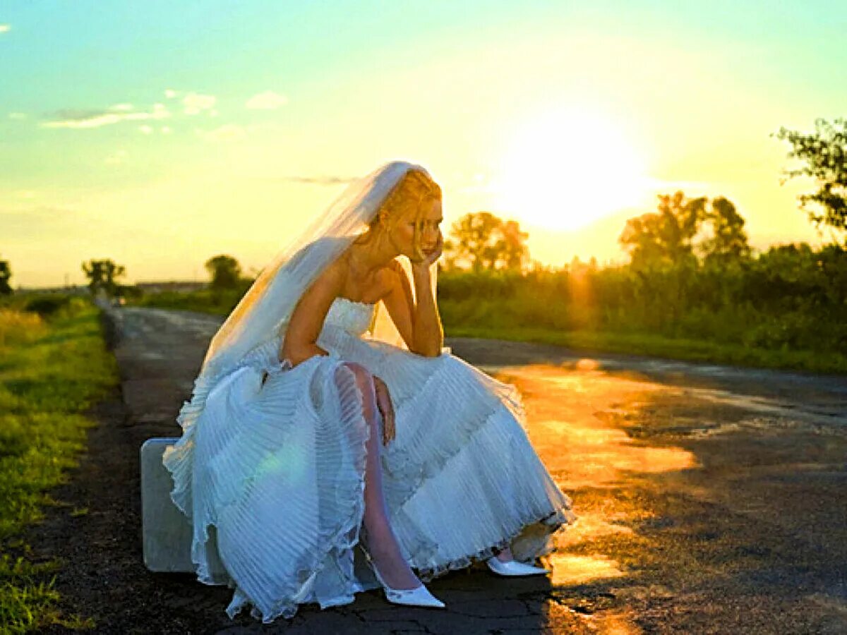 Несчастная невеста. Бросила девушка и вышла замуж. Свадебные преданные девушки. Бросила девушка и вышла замуж. Nivesta.