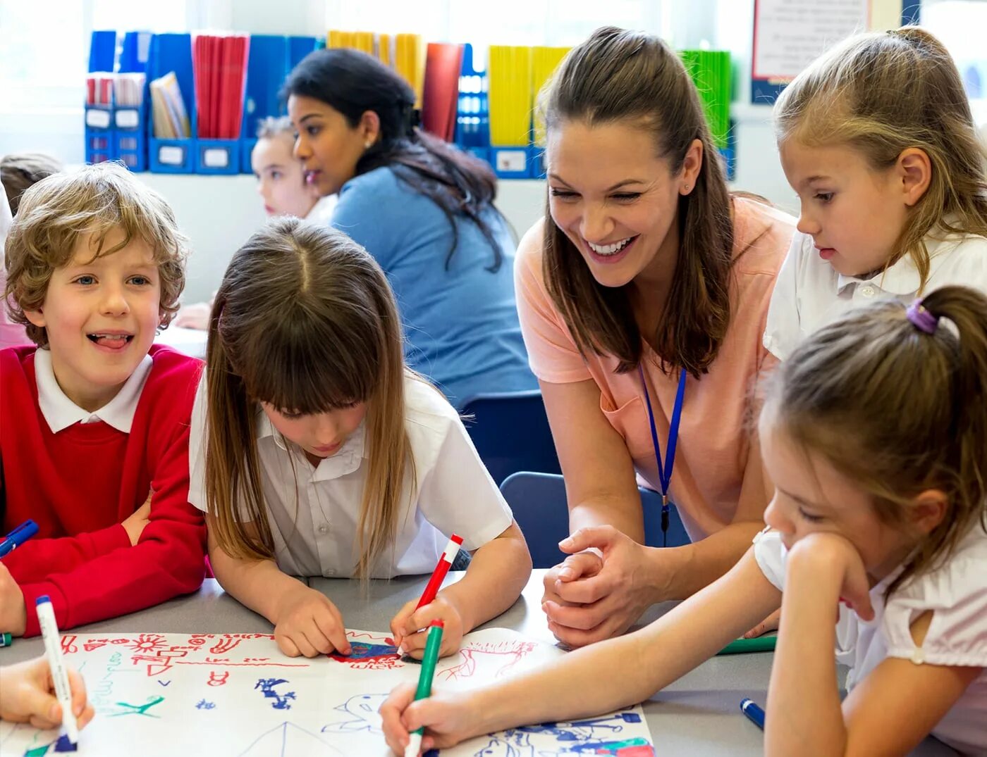 Картинки на тему учитель. Педагог и ученик. Классный руководитель лидер. Эмблема конкурса. Педагог и ученик.