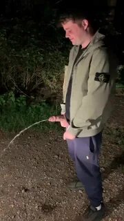 Brit lad pee with and wank his hardon ðŸ*ðŸš °.